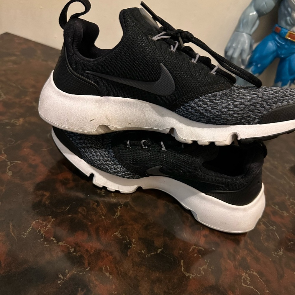 Nike - Picture 2 of 6